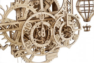 Механическая модель Аэро Часы. Настенные часы с маятником