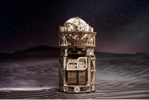 Механическая модель Астроном. Настольные часы с турбийоном