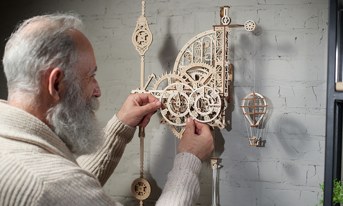 Дерев'яний механічний 3D-конструктор Аеро Годинник Настінний годинник із маятником від Ugears 