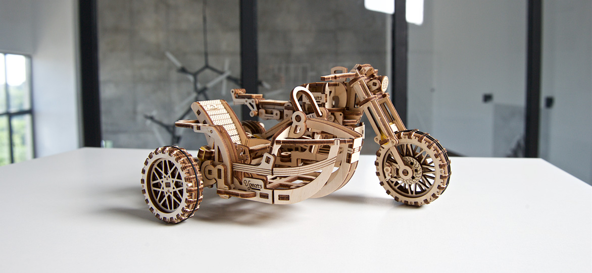 Дерев'яний механічний 3D-конструктор Мотоцикл Scrambler UGR-10 з коляскою від Ugears
